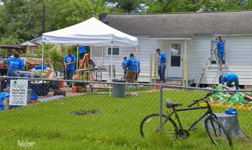The EWMC partnered with IBEW LU 716, Rebuild Houston and Channel 11 to refurbish the home of an elderly grandmother.
