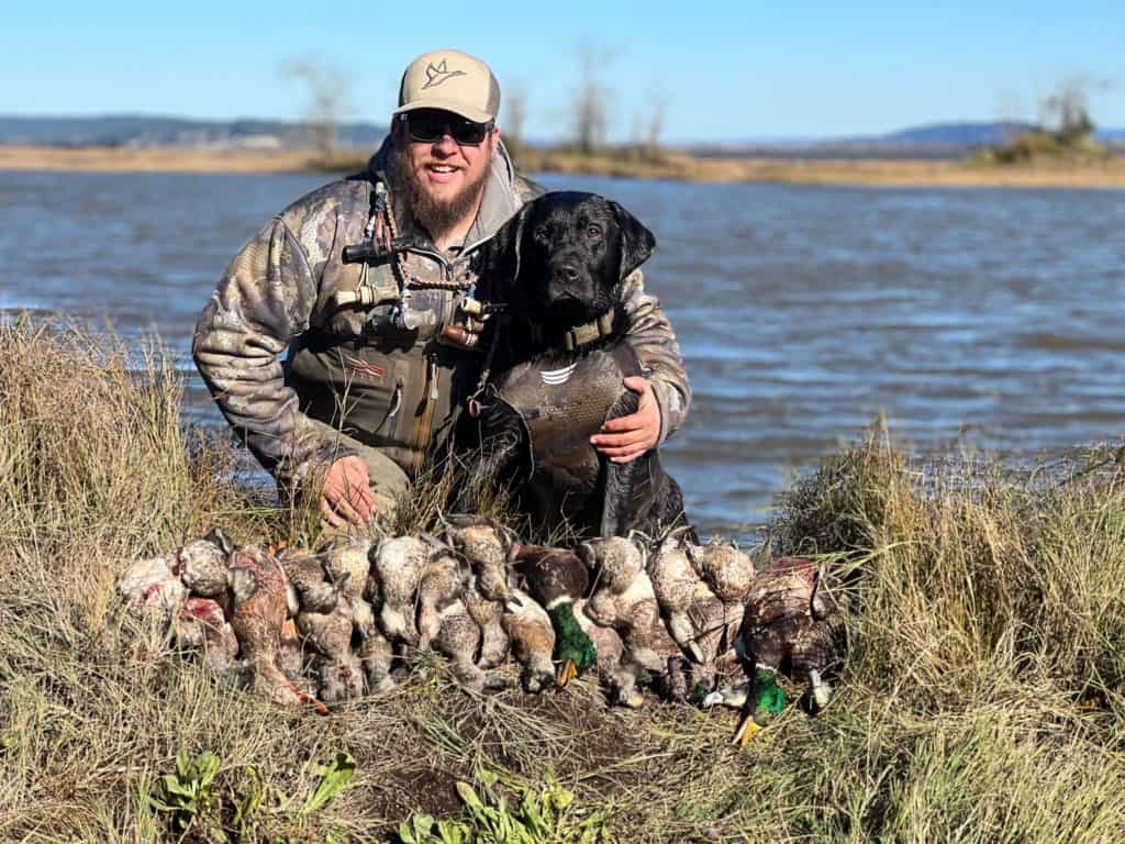 image_waterfowl hunter and lab