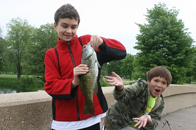 image: friends fishing - kids