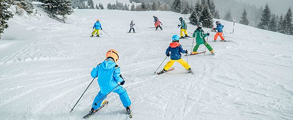 image: kids ski lessons