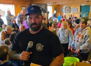 image: crowd in Minnesota resort