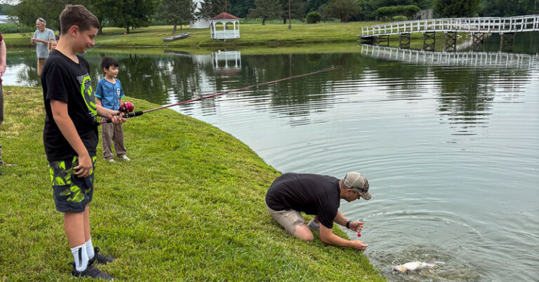 RLT-059 Volunteer snagging a fish